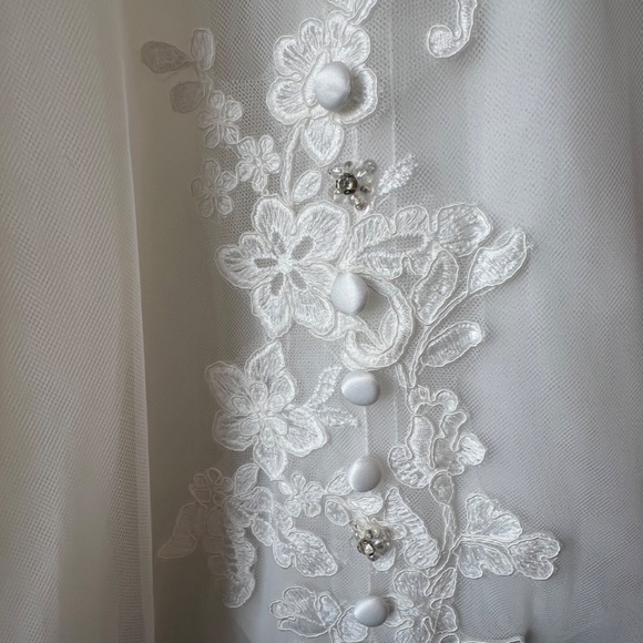 NEW Allure Romance Wedding Gown, White, Size 18 - Picture 10 of 15